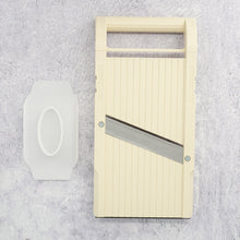 Lade das Bild in den Galerie-Viewer, Benriner Jumbo Mandoline No. 120, 12 cm Gemüsehobel