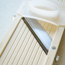 Lade das Bild in den Galerie-Viewer, Benriner Super Mandoline No. 95, 9,5 cm Gemüsehobel