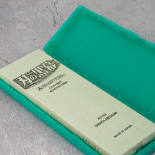 Lade das Bild in den Galerie-Viewer, Shapton Pro Kuromaku Whetstone/Schärfstein 2000 Grit/Körnung