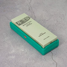 Lade das Bild in den Galerie-Viewer, Shapton Pro Kuromaku Whetstone/Schärfstein 2000 Grit/Körnung